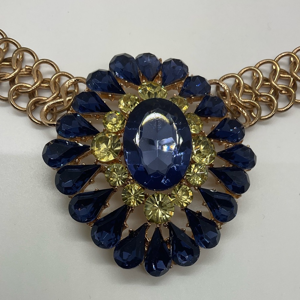 BOLD Navy Blue Stone Medallion Necklace set in Gold Tone Metal Eye Catching WOW - Picture 2 of 4